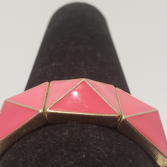 Vintage Hot Pink & Gold 3D Pyramid Stretch Bracelet Retro Statement Bracelet - Picture 2 of 6